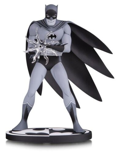 Batman Black & White Batman Statue by Jiro Kuwata